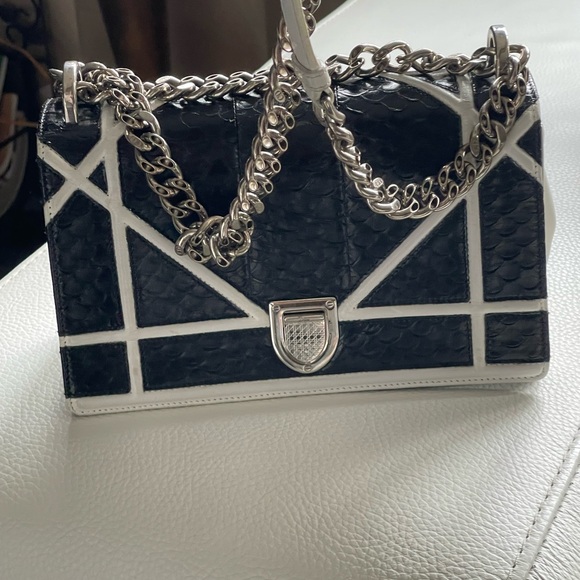 Dior Black Leather and White Shoulder Bag - Picture 4 of 16